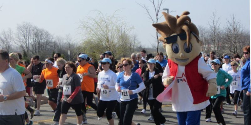 Brand mascot at marathon 