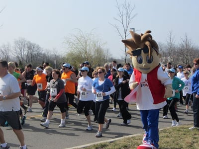 Danny iPlay Mascot Contributing in Run