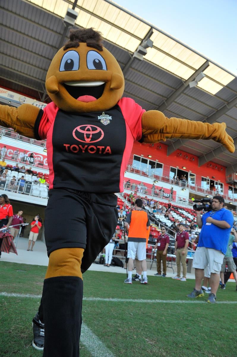 5 Rules for Taking Great Photos of Your Mascot